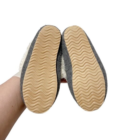 New Joe Fresh Grey Faux Fur Moccasins - Picture 3 of 3